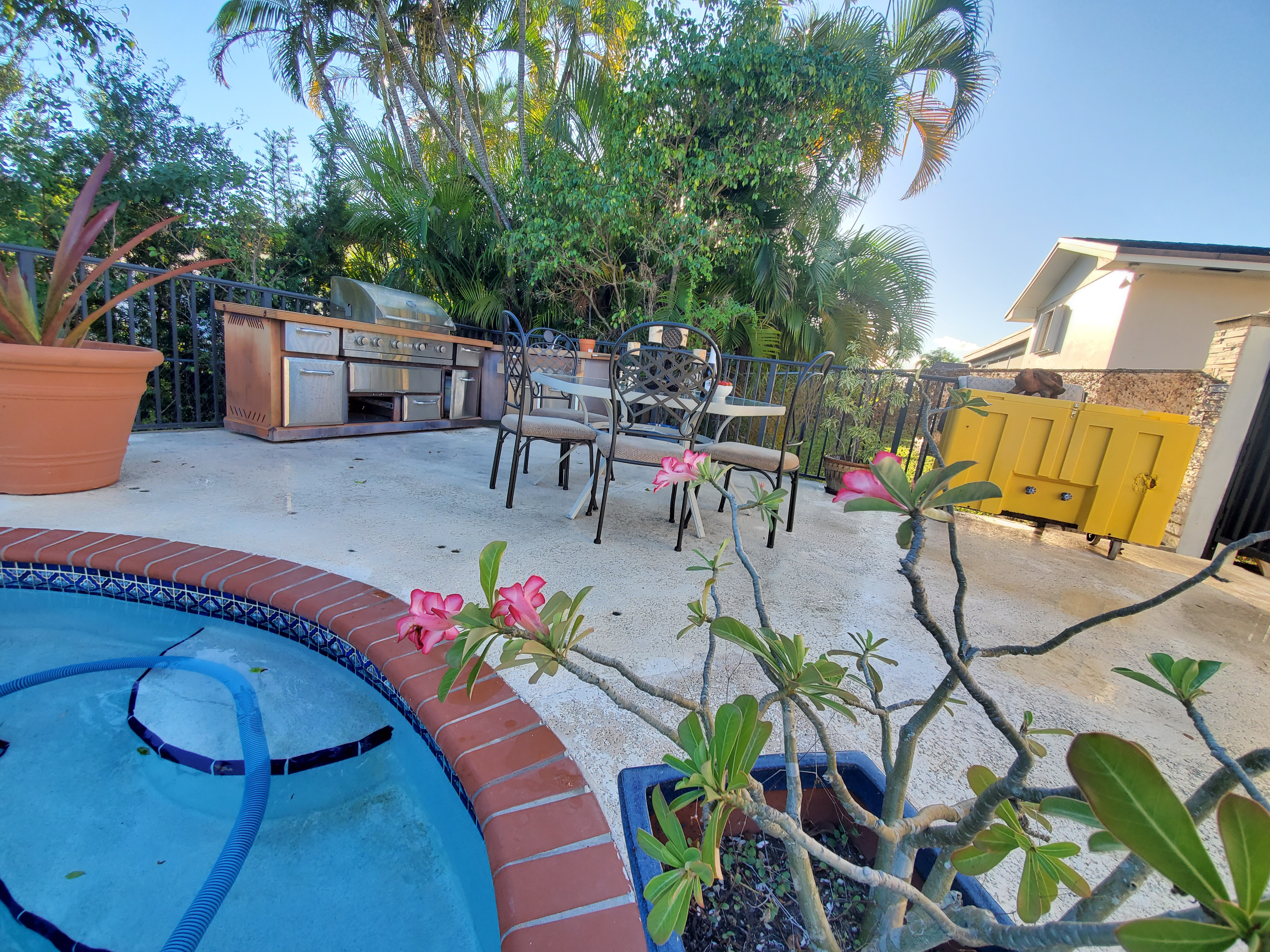 Alaqua Condominiums for sale and rent